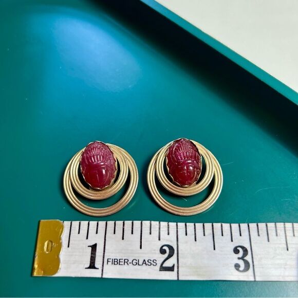 Unique Vintage 1970s Carnelian Egyptian Revial Engraved Scarab Beetle Earrings - Picture 5 of 6